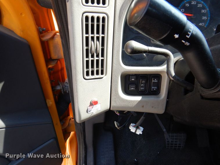 image for item KF9506 2008 International WorkStar 7400  bucket truck