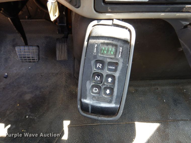 image for item KF9506 2008 International WorkStar 7400  bucket truck