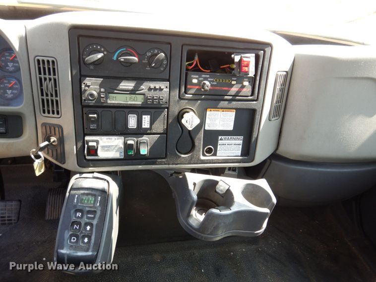 image for item KF9506 2008 International WorkStar 7400  bucket truck