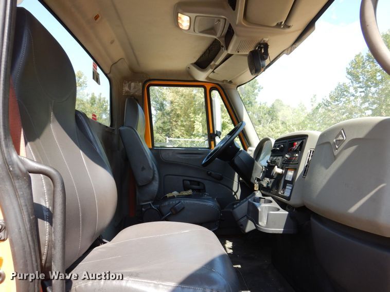 image for item KF9506 2008 International WorkStar 7400  bucket truck