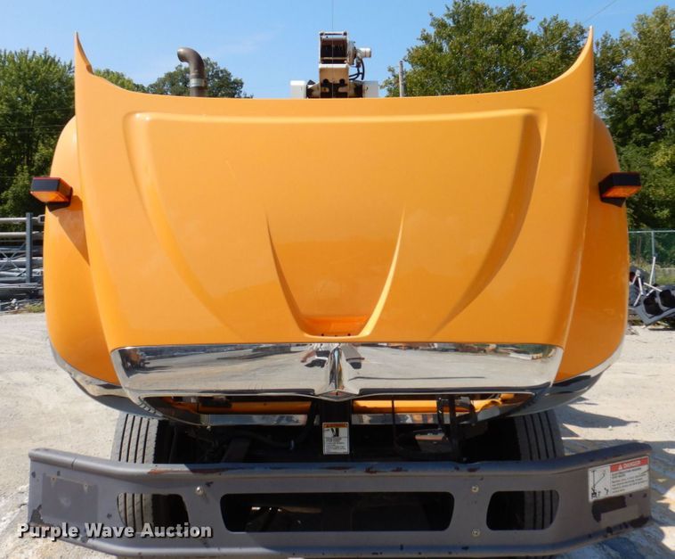 image for item KF9506 2008 International WorkStar 7400  bucket truck