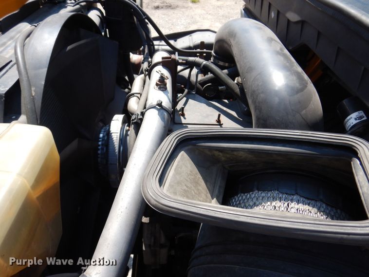 image for item KF9506 2008 International WorkStar 7400  bucket truck