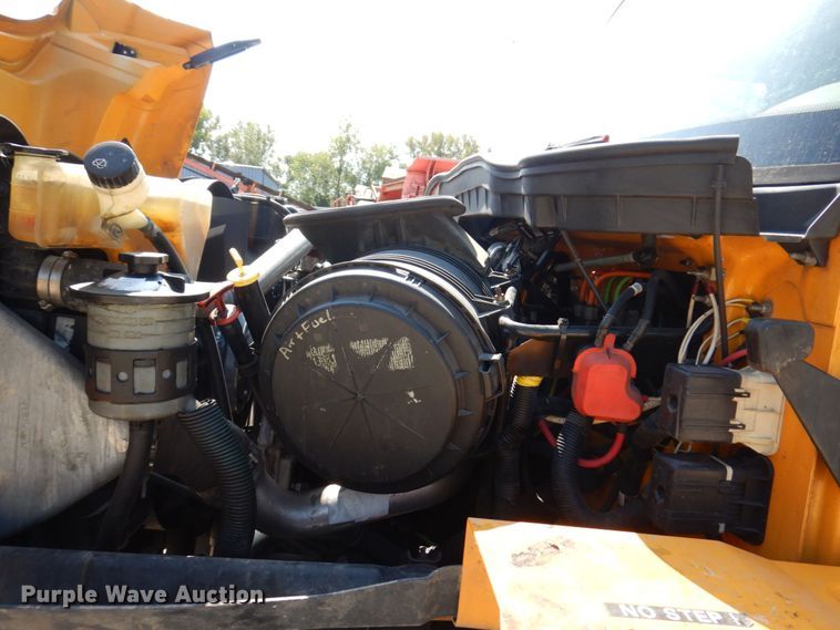 image for item KF9506 2008 International WorkStar 7400  bucket truck