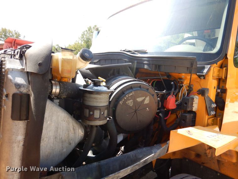 image for item KF9506 2008 International WorkStar 7400  bucket truck