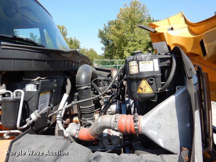 image for item KF9506 2008 International WorkStar 7400  bucket truck