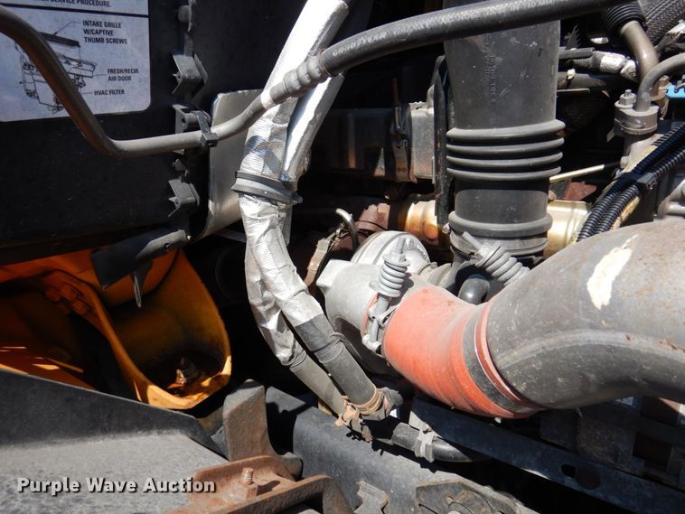 image for item KF9506 2008 International WorkStar 7400  bucket truck