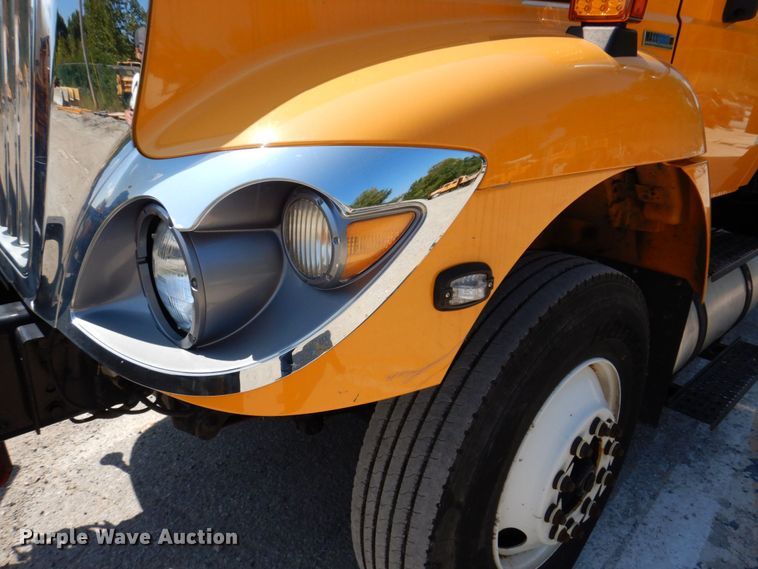 image for item KF9506 2008 International WorkStar 7400  bucket truck