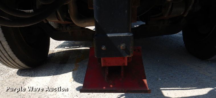 image for item KF9506 2008 International WorkStar 7400  bucket truck