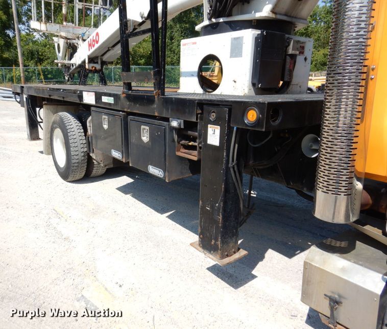 image for item KF9506 2008 International WorkStar 7400  bucket truck