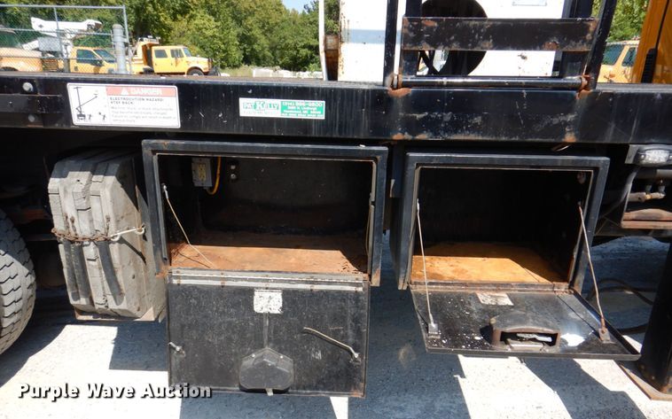 image for item KF9506 2008 International WorkStar 7400  bucket truck