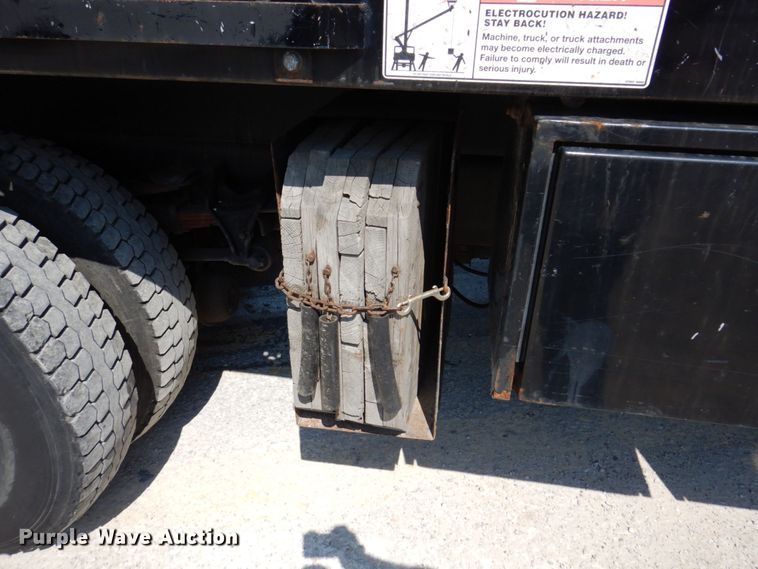 image for item KF9506 2008 International WorkStar 7400  bucket truck