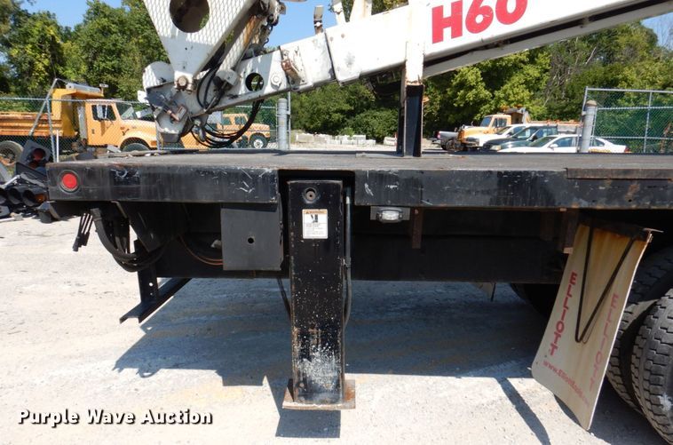 image for item KF9506 2008 International WorkStar 7400  bucket truck
