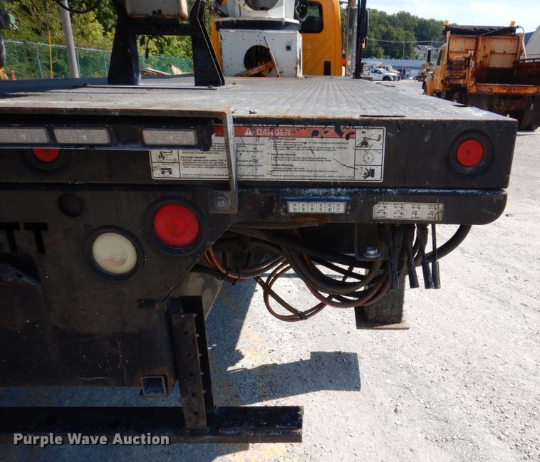 image for item KF9506 2008 International WorkStar 7400  bucket truck