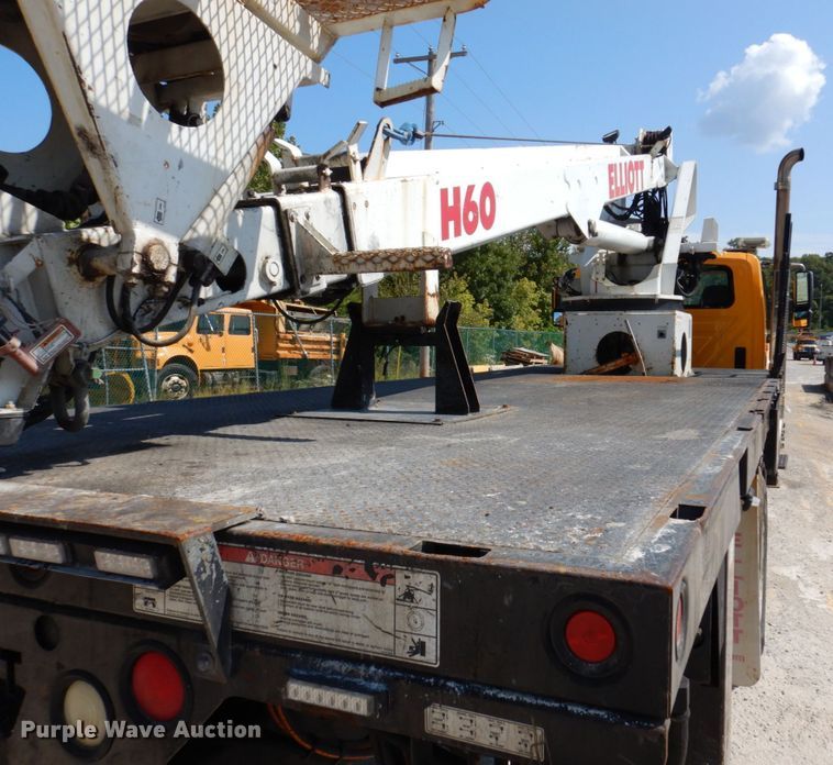 image for item KF9506 2008 International WorkStar 7400  bucket truck