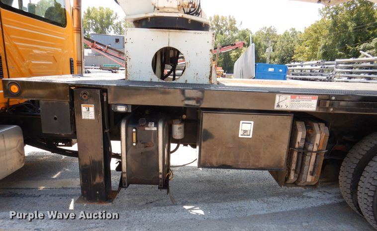 image for item KF9506 2008 International WorkStar 7400  bucket truck