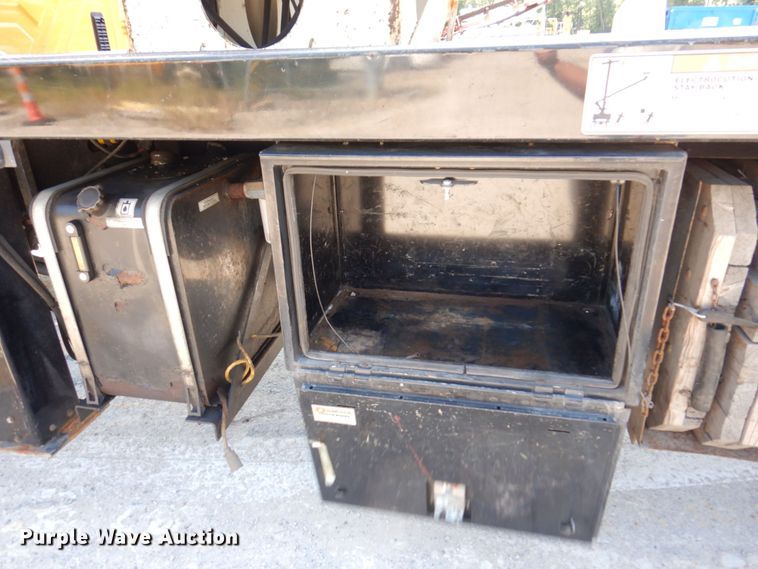 image for item KF9506 2008 International WorkStar 7400  bucket truck