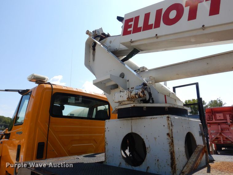 image for item KF9506 2008 International WorkStar 7400  bucket truck