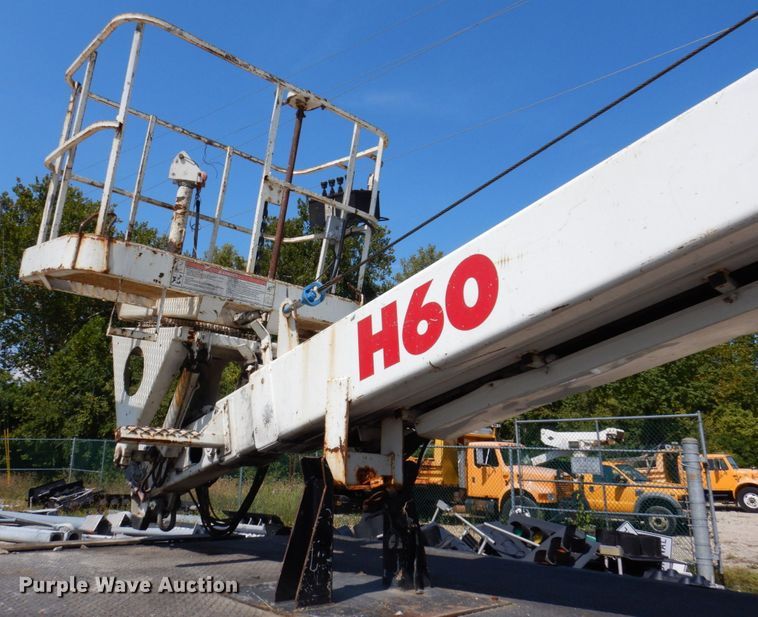 image for item KF9506 2008 International WorkStar 7400  bucket truck