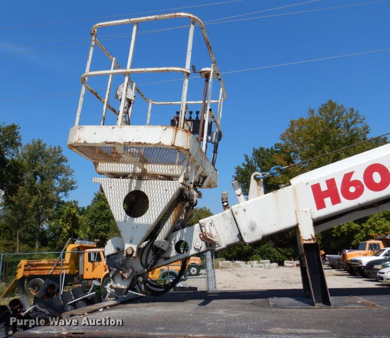 image for item KF9506 2008 International WorkStar 7400  bucket truck