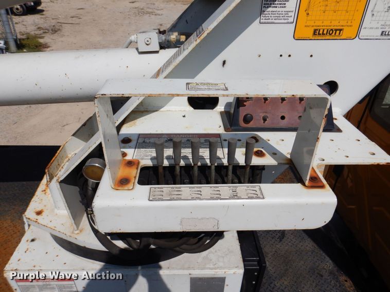 image for item KF9506 2008 International WorkStar 7400  bucket truck