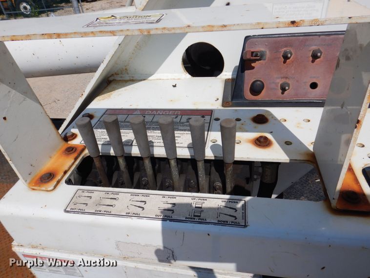 image for item KF9506 2008 International WorkStar 7400  bucket truck