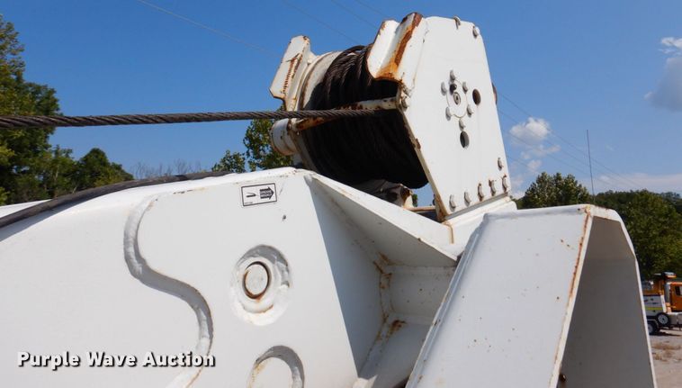 image for item KF9506 2008 International WorkStar 7400  bucket truck