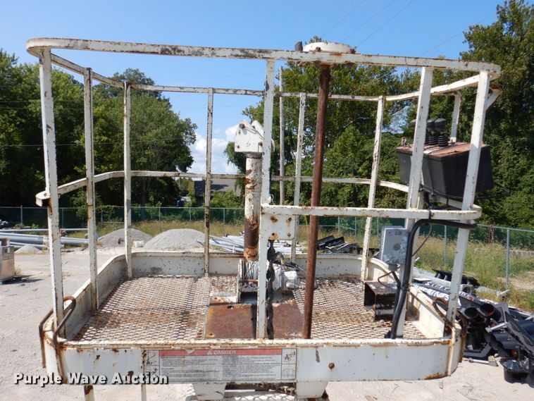 image for item KF9506 2008 International WorkStar 7400  bucket truck