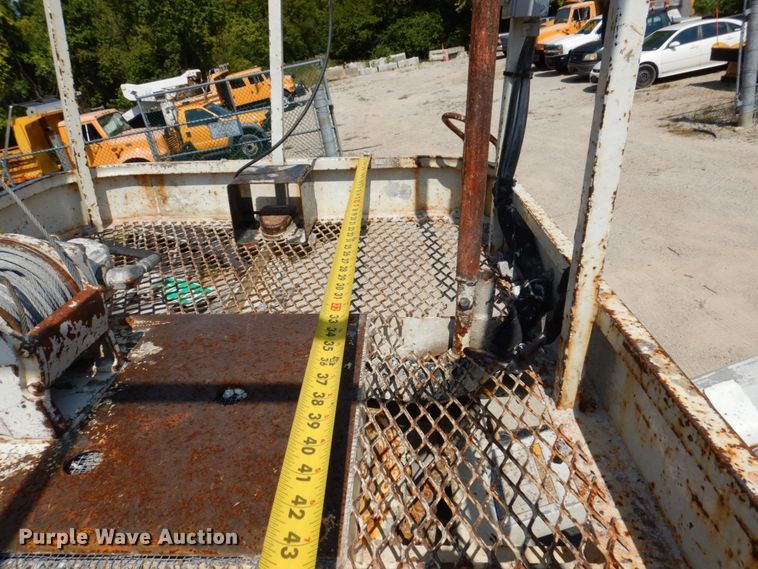 image for item KF9506 2008 International WorkStar 7400  bucket truck