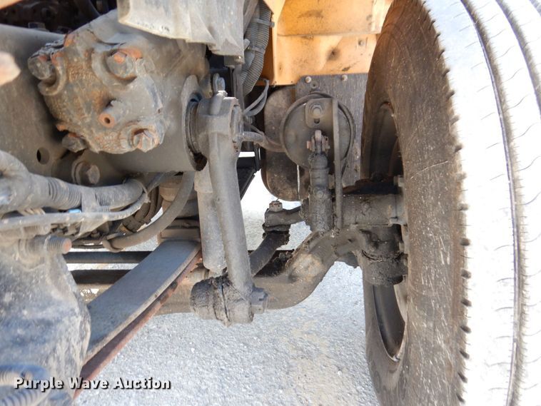 image for item KF9506 2008 International WorkStar 7400  bucket truck