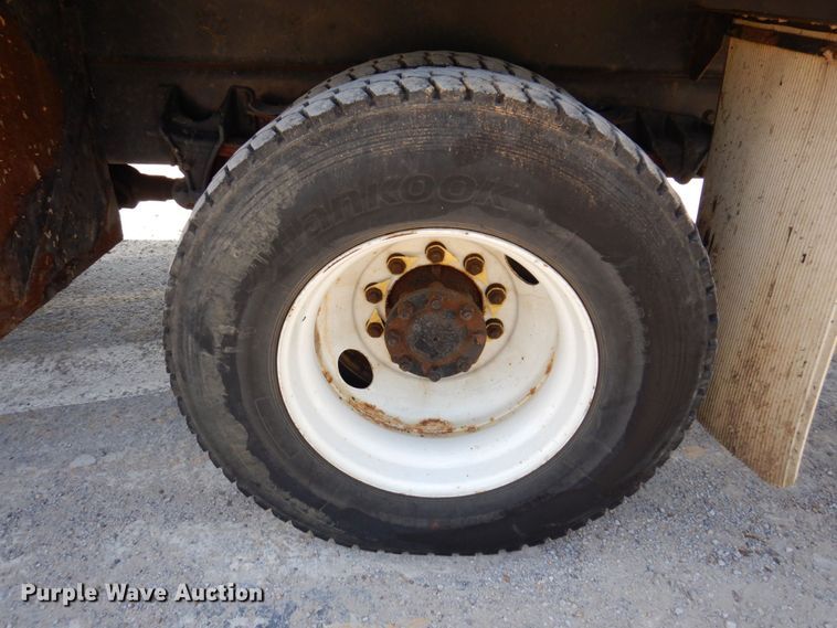 image for item KF9506 2008 International WorkStar 7400  bucket truck