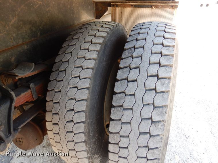 image for item KF9506 2008 International WorkStar 7400  bucket truck