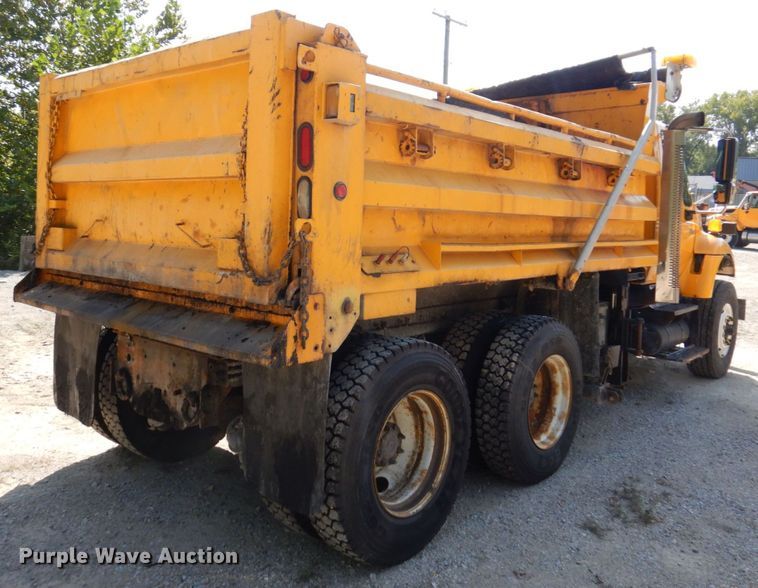 image for item KF9508 2006 International 7400  dump truck