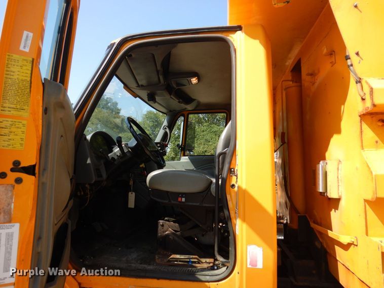 image for item KF9508 2006 International 7400  dump truck