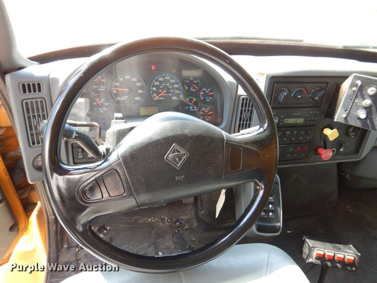 image for item KF9508 2006 International 7400  dump truck