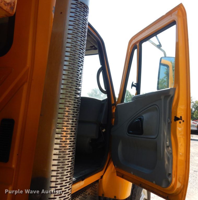 image for item KF9508 2006 International 7400  dump truck