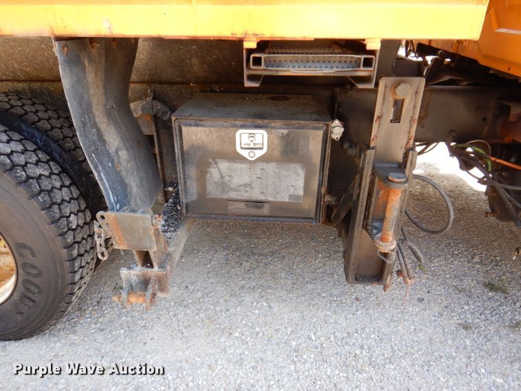 image for item KF9508 2006 International 7400  dump truck