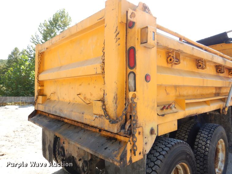 image for item KF9508 2006 International 7400  dump truck