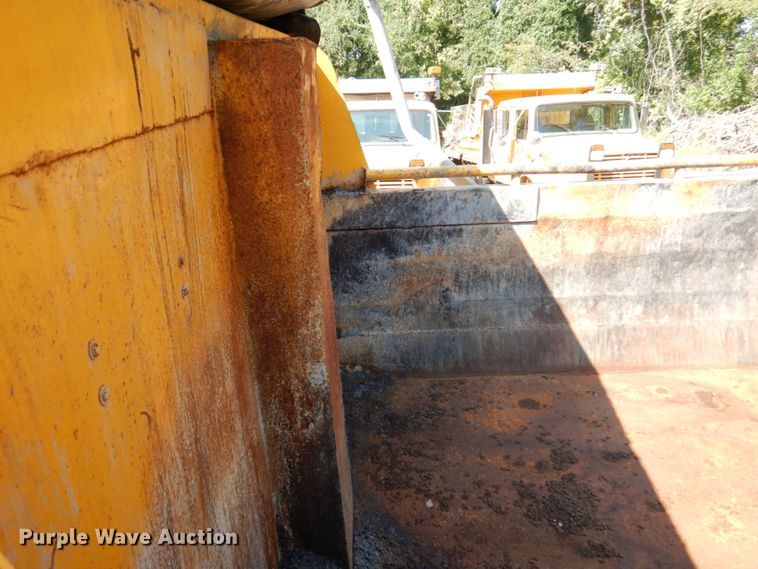 image for item KF9508 2006 International 7400  dump truck