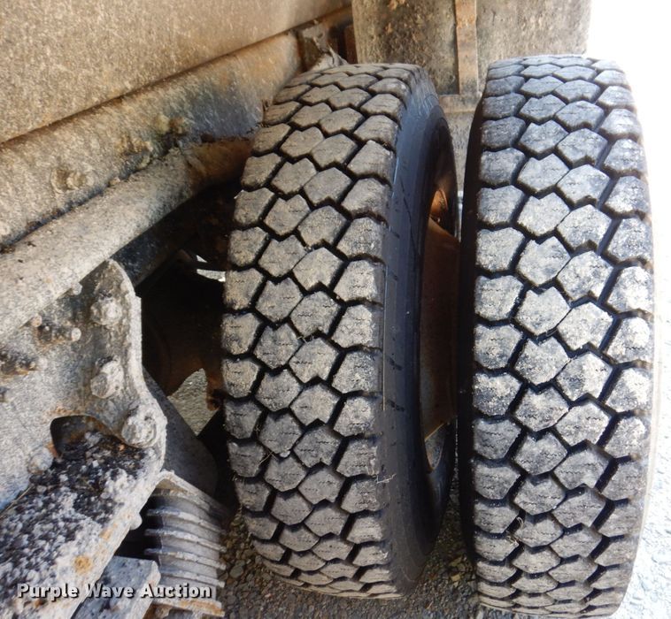 image for item KF9508 2006 International 7400  dump truck