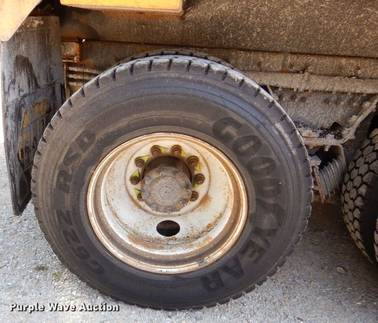 image for item KF9508 2006 International 7400  dump truck