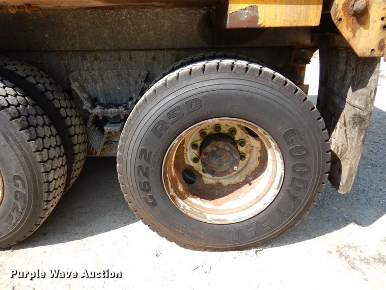 image for item KF9508 2006 International 7400  dump truck