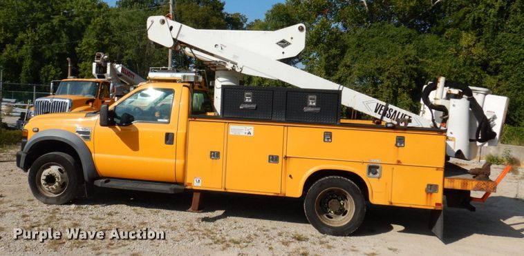 image for item KF9509 2008 Ford F550 Super Duty XL  bucket truck