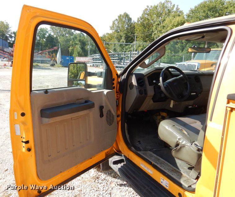 image for item KF9509 2008 Ford F550 Super Duty XL  bucket truck