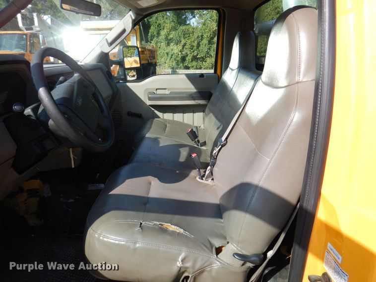 image for item KF9509 2008 Ford F550 Super Duty XL  bucket truck