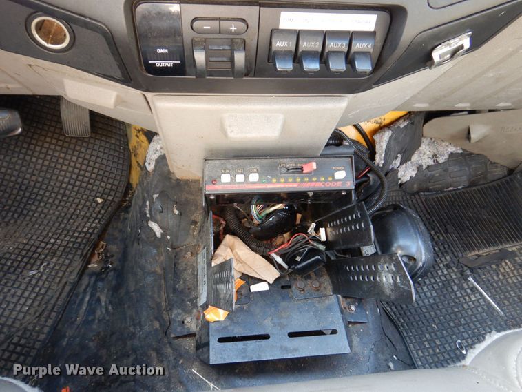 image for item KF9509 2008 Ford F550 Super Duty XL  bucket truck