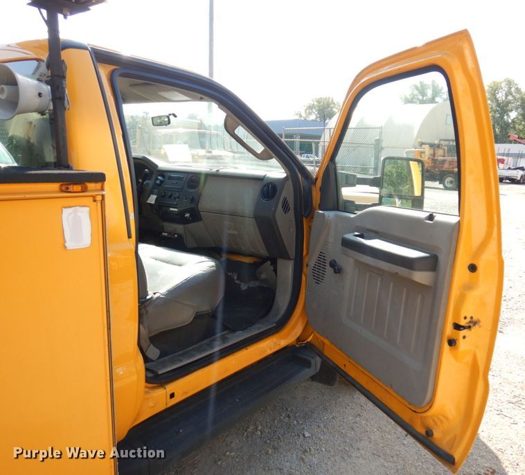 image for item KF9509 2008 Ford F550 Super Duty XL  bucket truck