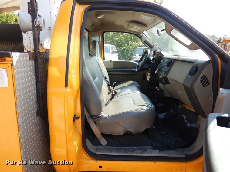 image for item KF9509 2008 Ford F550 Super Duty XL  bucket truck