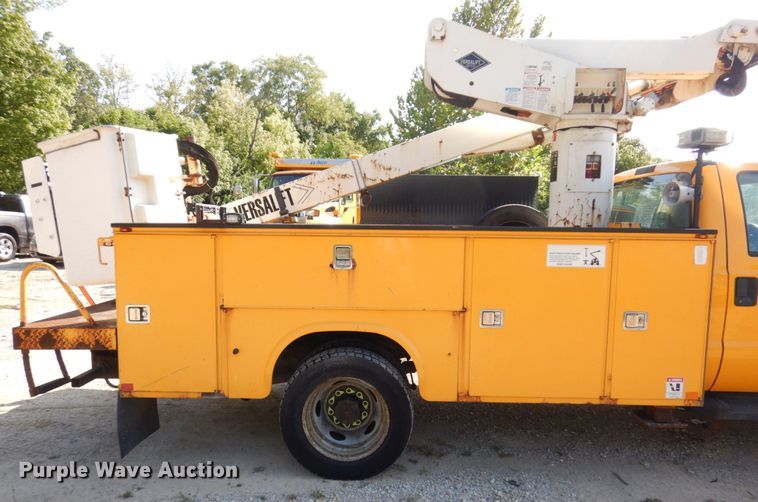 image for item KF9509 2008 Ford F550 Super Duty XL  bucket truck