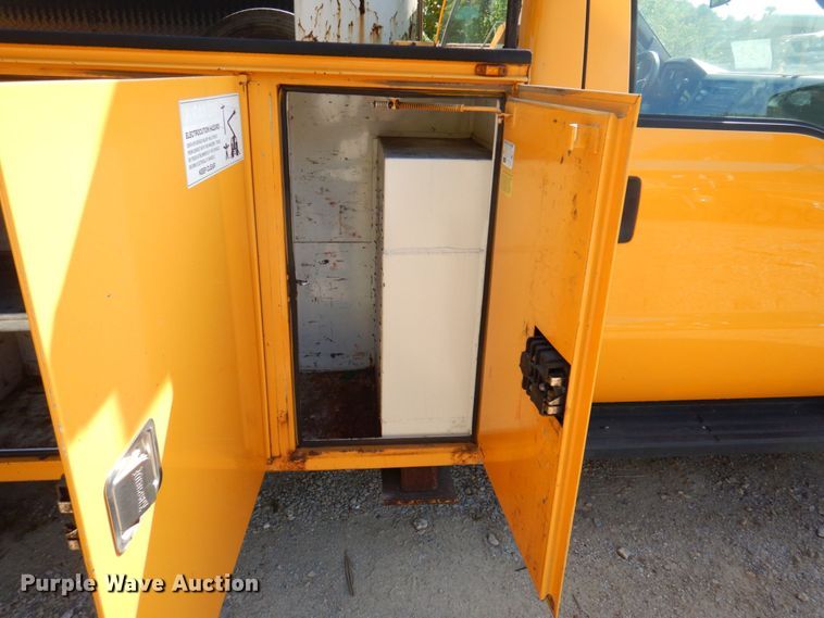 image for item KF9509 2008 Ford F550 Super Duty XL  bucket truck