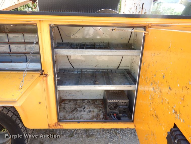 image for item KF9509 2008 Ford F550 Super Duty XL  bucket truck